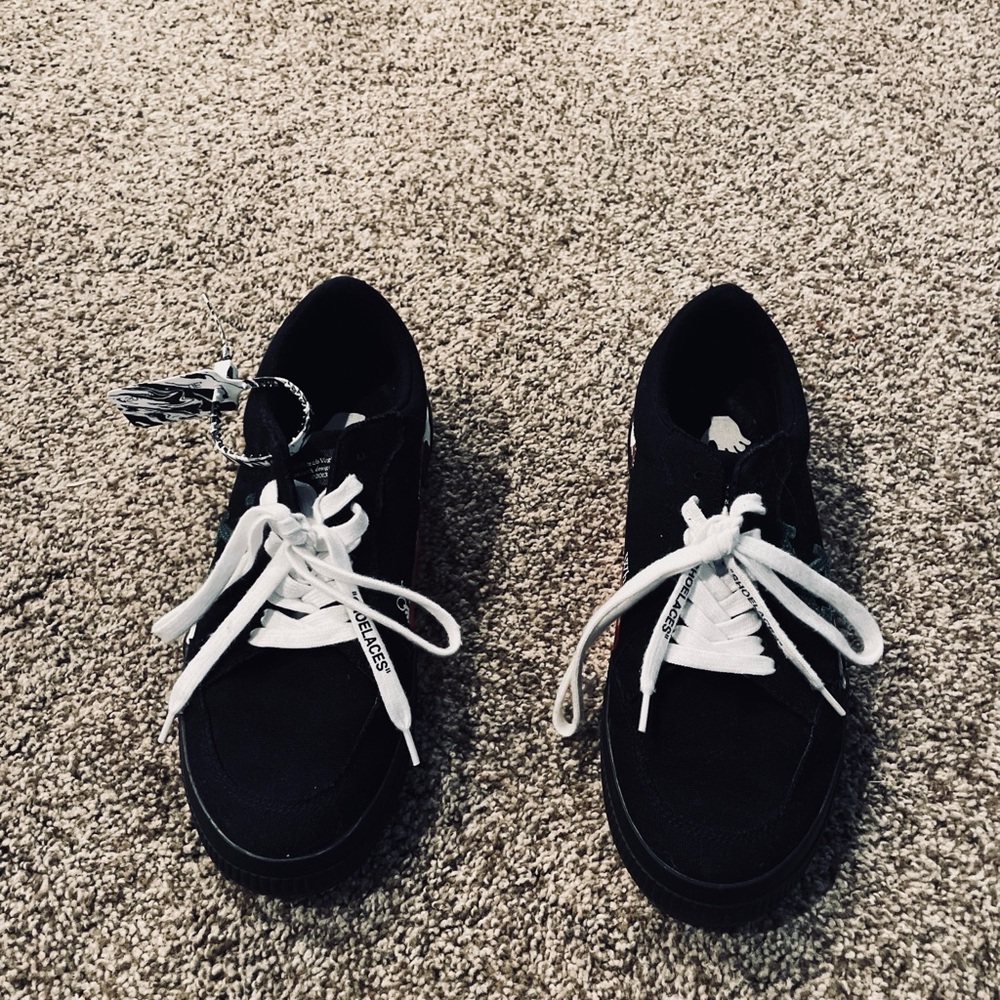 Off-White Black and White Men's Sneakers